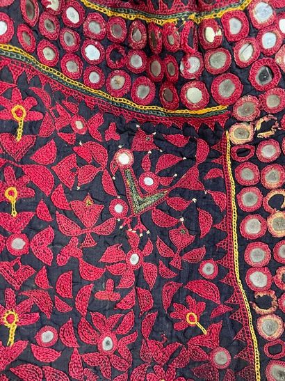 Ancienne coiffe indienne brodée - Ouest de...
