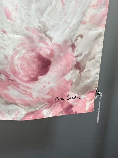 PIERRE CARDIN ET AUTRES - Lot de foulards...