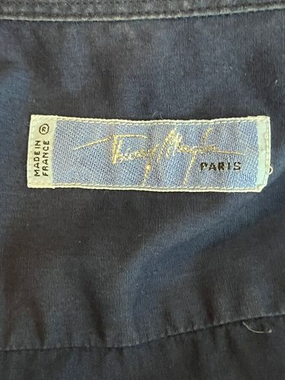 THIERRY MUGLER - Chemisier.

Taillé dans...