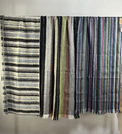 MISSONI - Lot de 3 grandes écharpes.

-Modèle...