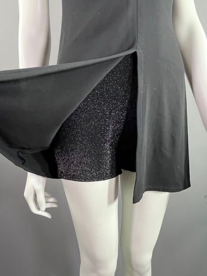 CAPUCINE PUERARI - Combi short
Le modèle...