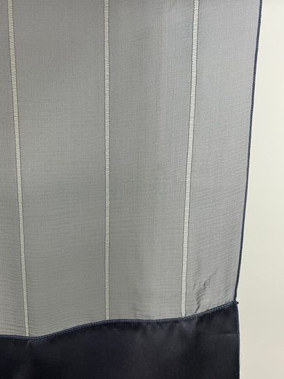 CHRISTIAN DIOR - Écharpe en soie.

Modèle...
