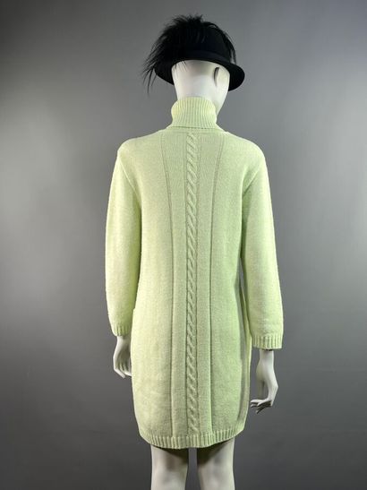COURRÈGES Paris. Robe pull.

Réalisée en...