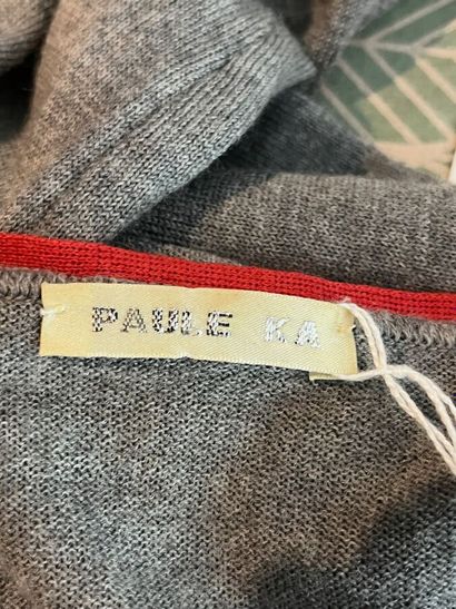 PAULE KA 
3 pièces gris bordures corail
twin...