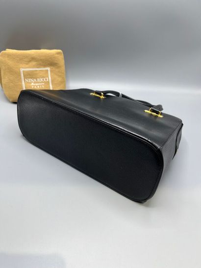 NINA RICCI - Sac à main.

Modèle en cuir...