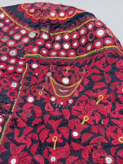 Ancienne coiffe indienne brodée - Ouest de...
