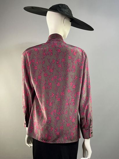 CERRUTI 1881 - Années 80 - Blouse.

Taillée...