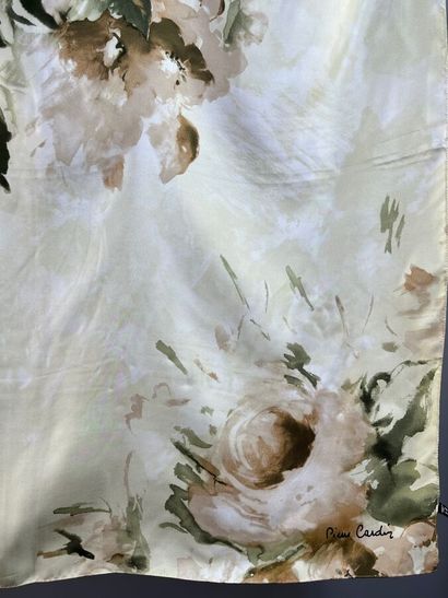 PIERRE CARDIN ET AUTRES - Lot de foulards...