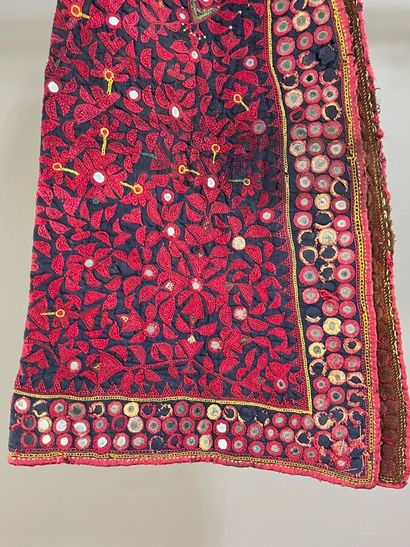 Ancienne coiffe indienne brodée - Ouest de...