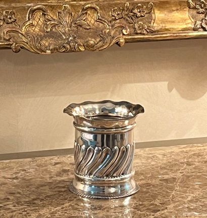 Paire de vases en argent anglais à bords...