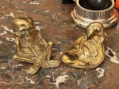A skeleton inkwell and a mouse on an oyster
Length:...