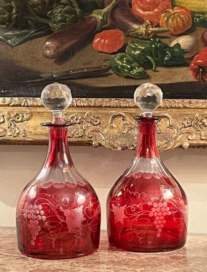 Deux carafes en cristal de bohème rouge à...