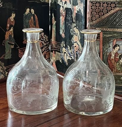 Paire de carafes à décor de pampres de vigne
Hauteur...