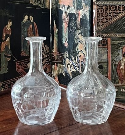 Paire de carafes en cristral gravé de rubans
Hauteur...