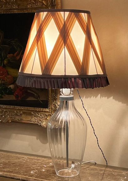 Paire de lampes, le pied en cristal sans...