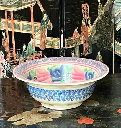 Earthenware bowl decorated with flowers 
19th...