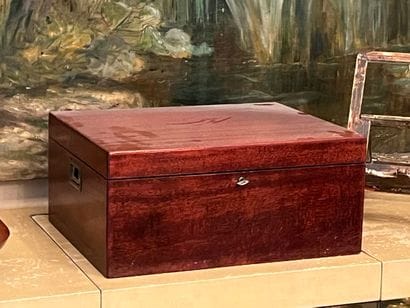 Wood veneer cigar case (inner glass damaged)
20th...