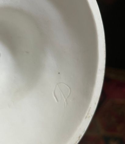Lots of various porcelain objects (accidents)...