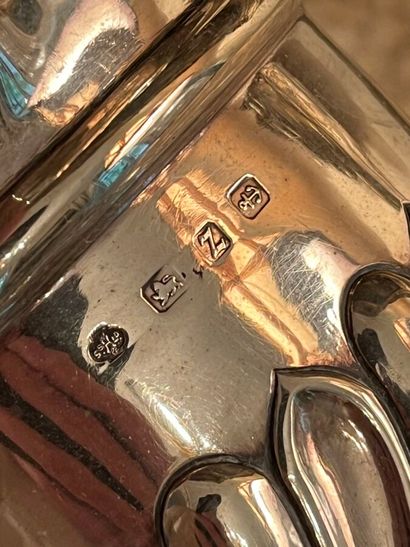 Paire de vases en argent anglais à bords...
