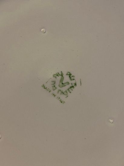 Part of a dinner service comprising 12 octagonal-section...
