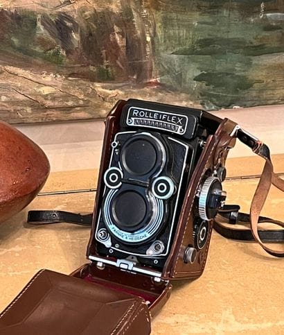 ROLLEIFLEX camera and case (untested)
Height:...