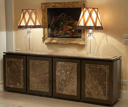 Buffet laqué gris ouvrant par quatre vantaux,...