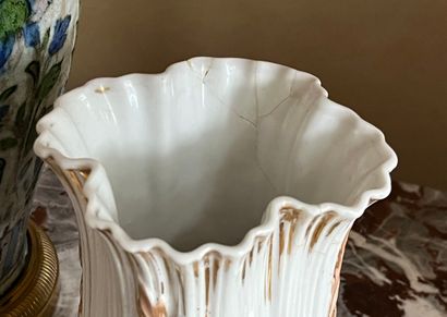 White porcelain bride and groom vase (cracks...