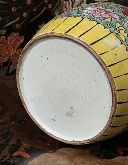 Ginger pot in polychrome enameled porcelain...