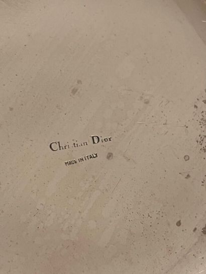 Christian DIOR
Boite couverte en métal argenté...