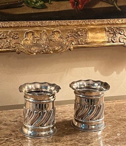 Paire de vases en argent anglais à bords...