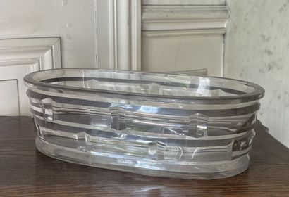 Deux centres de table en cristal dont un...