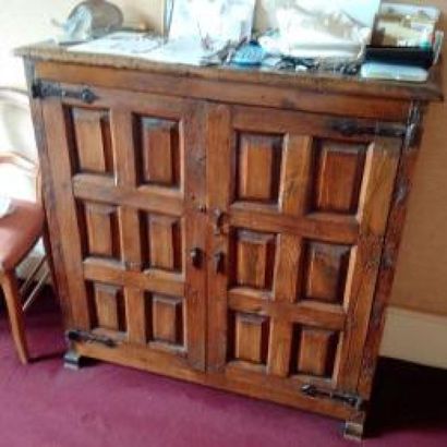 Meuble d'appui en bois résineu ouvrant à...