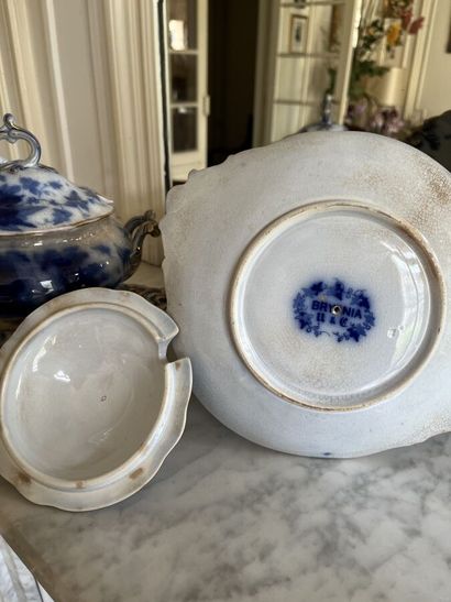 Paires de saucières en porcelaine
Dimensions...