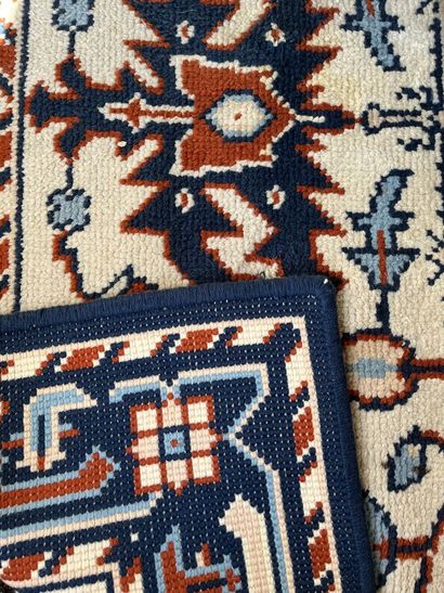 Tapis d'Orient
Dimensions : 300 x 200 cm

Tous...