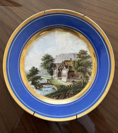 Assiette en porcelaine représentant un paysage...