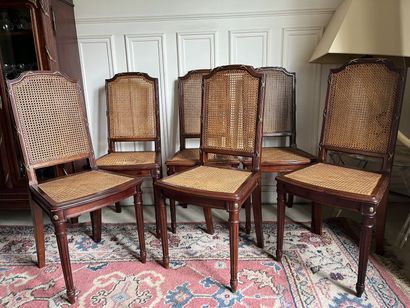 Six chaises de style Louis XVI ornées de...