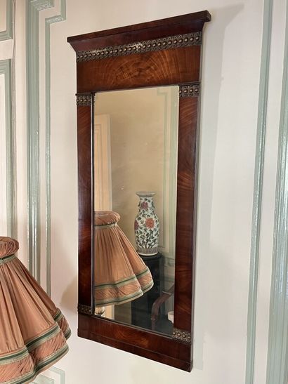 Miroir de trumeau en acajou de style anglais...