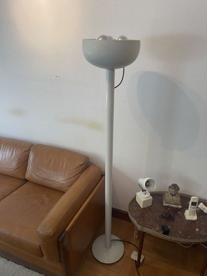 Lampadaire en métal laqué blanc
Circa 1970
Hauteur...