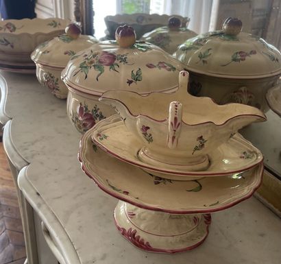 LUNÉVILLE 
Partie de service à en porcelaine...