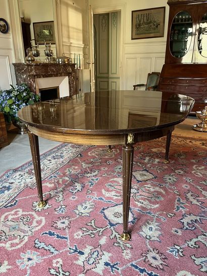 Table de salle à manger de style Louis XVI,...