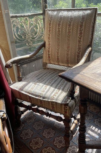 Deux fauteuils de style Louis XIII
Hauteur...
