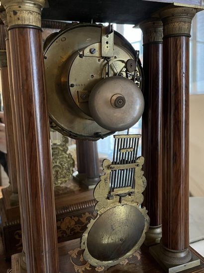 Pendule colonnes en marqueterie - Charles...