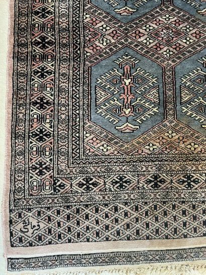 Deux tapis d'Orient
Dimensions : 169 x 96...