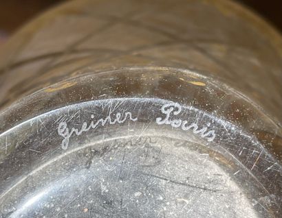 Deux centres de table en cristal dont un...