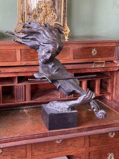 Bronze violoniste portant une inscription...