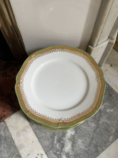 LIMOGES - Service de table en porcelaine...