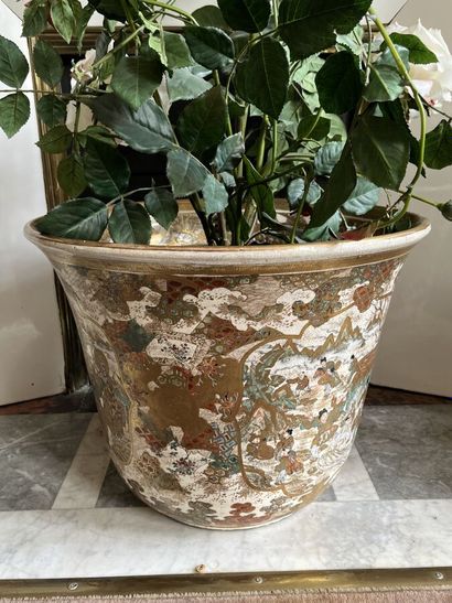 Grand pot en faïence du Japon à décor de...