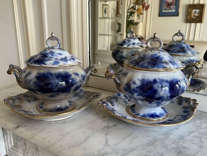 Paires de saucières en porcelaine
Dimensions...