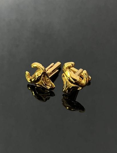 Paire de boutons de manchettes en métal doré...