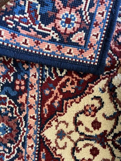 Deux tapis d'Orient
Dimensions : 169 x 96...